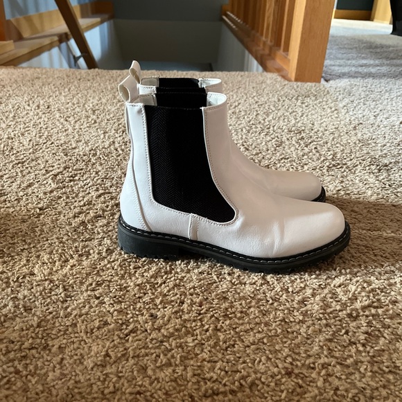 Boutique by Corkys To Be Honest booties size 10 - Picture 9 of 9